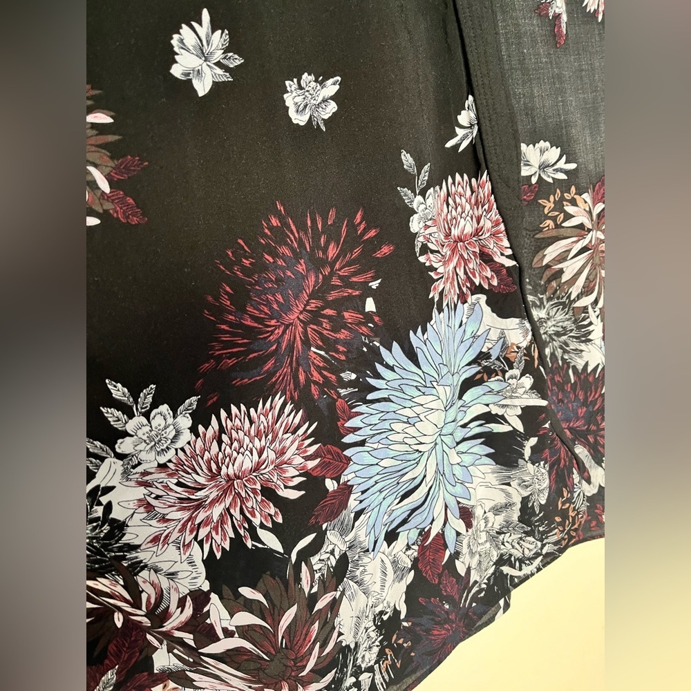 Beautiful ARITZIA TALULA floral kimono - Picture 6 of 9